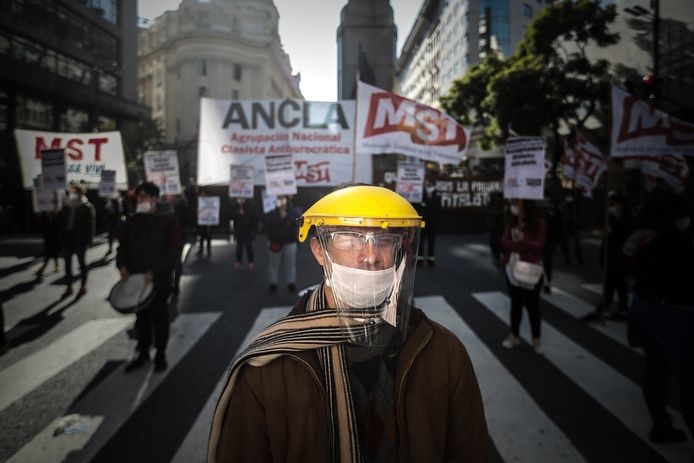 Ondanks de lockdown protesteren demonstranten in hoofdstad Buenos Aires tegen de economische crisis en een eventueel akkoord met de schuldeisers.  (07/05/2020).