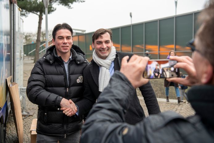 Na Commotie In Apeldoorn Houdt Baudet Zich In Doetinchem Morrend Aan De Coronaregels Het Is Me Verboden Handen Te Schudden Doetinchem Gelderlander Nl