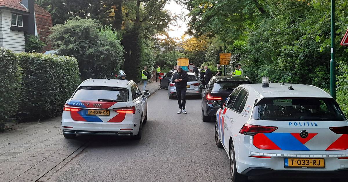 Verdachten rijden zich tijdens achtervolging klem in woonwijk Soest