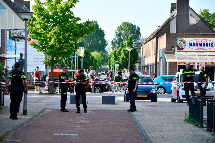 Woensdagavond 2 juni rond 18.25 uur hebben meerdere omstanders schoten gehoord aan de Voorstraat in Lelystad. De politie is groots ingezet en agenten liepen in kogelwerende vesten.