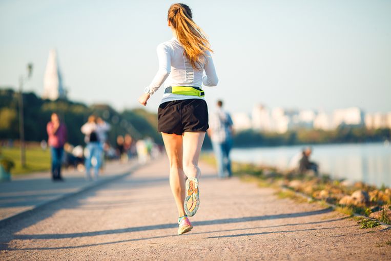Met het mooie weer heb je weinig meer nodig dan je loopschoenen. Op voorwaarde dan dat je het doet zoals het hoort, want anders maak je veel kans om geveld te worden door typische loopblessures. Sportkinesist Lieven Maesschalck geeft tips om die te voorkomen. 