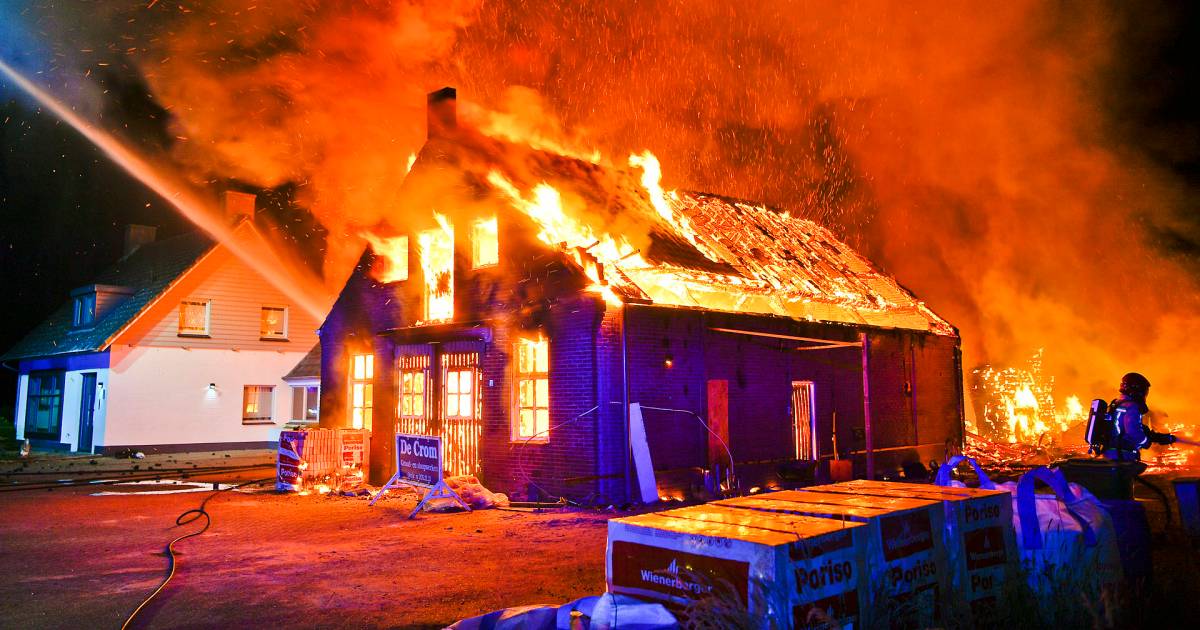 Woning in Hoogeloon compleet uitgebrand