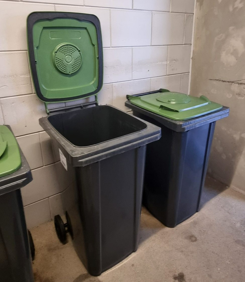 Speciaal filter op deksel van container moet geuroverlast en ongedierte ...