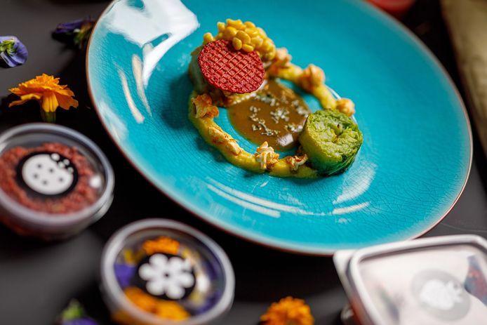 Tussengerecht: Kippendij | Mais Crème | Corn | Savooiekool | Dragonsaus | Bietenwafel