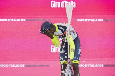 Biniam Girmay neemt twee jaar na ‘kurkincident’ opnieuw deel aan Giro - Tim Wellens koerst ook in 2025 voor UAE