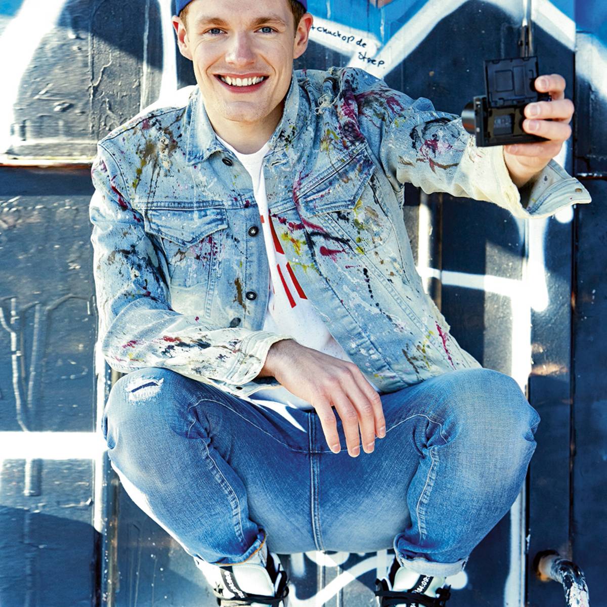 Youtuber Enzo Knol op de set bij NINA Anderen komen na het werk thuis en klaar. Maar vloggen stopt nooit Lifestyle hln.be