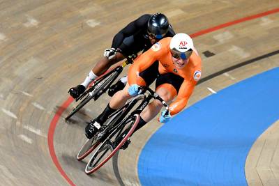 Hoogland en Lavreysen naar laatste vier sprint, Van Schip klimt