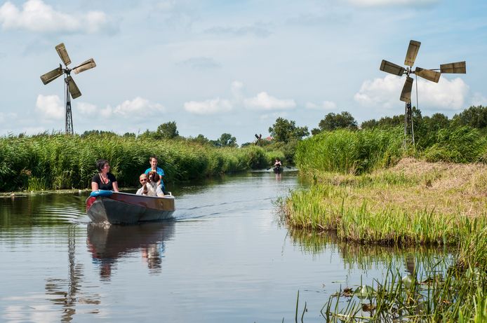 Varen in Nationaal Park de Weerribben-Wieden.