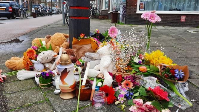 Bloemenzee op plek waar meisje (7) omkwam bij busongeluk: 'Mijn moederhart huilt’