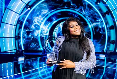 Zangeres Avanaysa (19) wint eerste seizoen The Talent Project