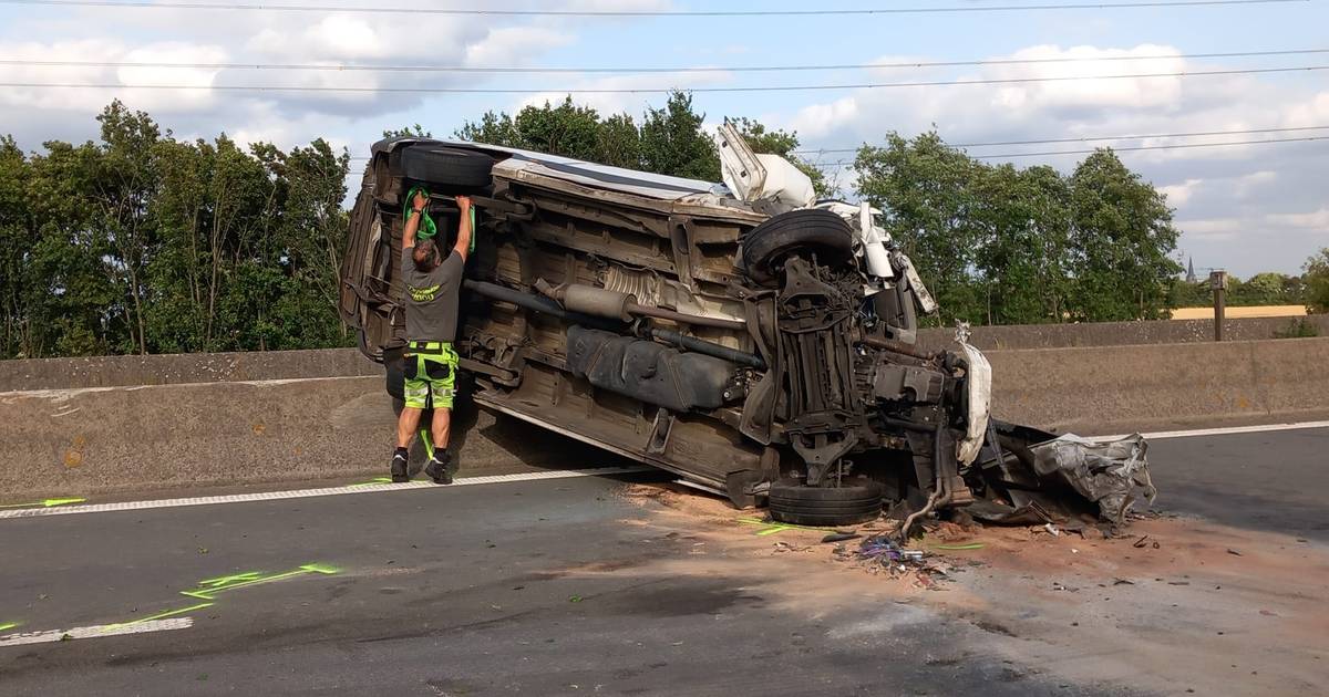 Jongen uit Goes overleden bij ongeval tussen bestelauto en vrachtwagen bij Antwerpen.