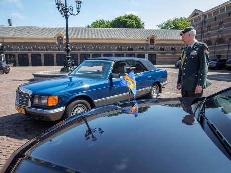 Máxima rijdt al hybride, maar Willem-Alexander moet nog even wachten: ‘Het is haar rijdende werkkamer’
