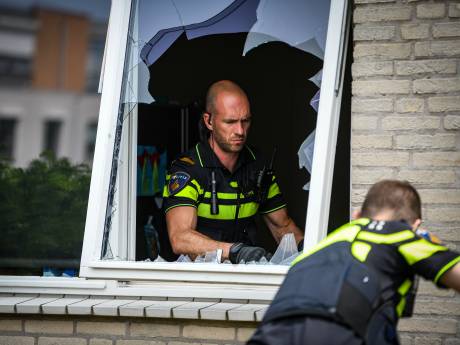Politie praat met kind dat valse melding deed bij 112, waarna agent levensgevaarlijk gewond raakte