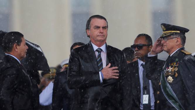 Drie hoogste militairen in Brazilië stappen op na ontslag defensieminister