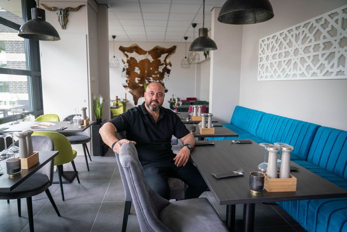 Hamza Tuyluce in zijn nieuwe restaurant El Matador in Dieren.
