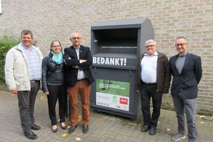Schepenen Bart Willems en Martine Ooms, burgemeester Willy Michiels, Herman Ooms en schepen Mario Verbeeck.
