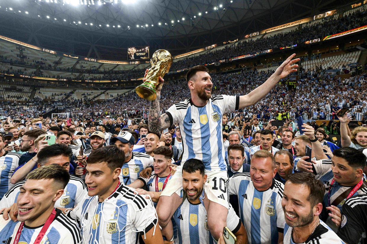 De wereldpers is lyrisch over Messi. Beeld Photo News