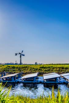 Alphense politiek wil opheldering over kapotte zonnepanelen Máximabrug: ‘Wat kost het herstel?’ 