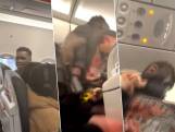 Man wordt voor ogen van vrouw en kind getaserd omdat hij van plaats wisselt op vliegtuig