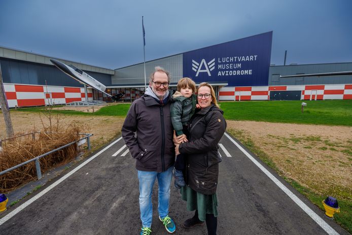 Rogier en Jeske Tulfer met hun zoon Jaap bij de heropening van Aviodrome Lelystad na de Lockdown.