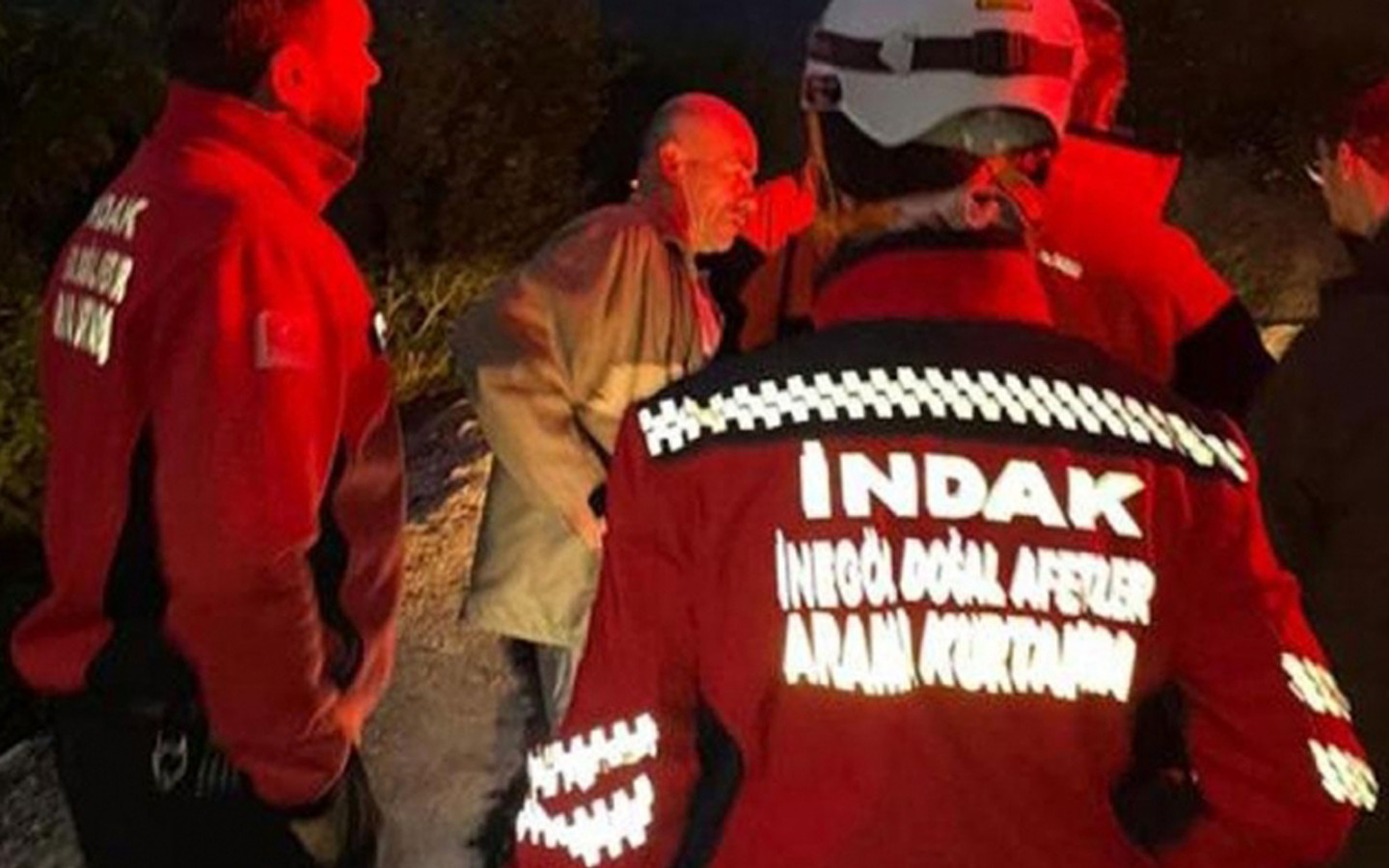 Beyhan Mutlu (50) sloot zich in een dronken bui aan bij een reddingsteam met vrijwilligers.