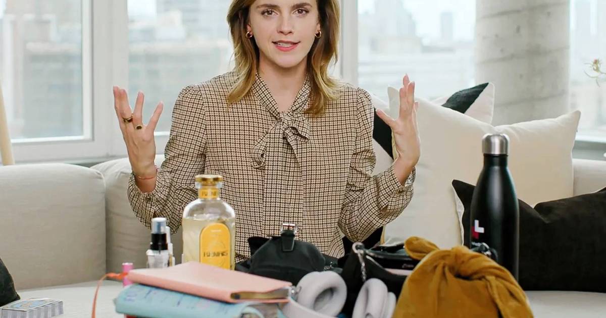 Emma Watson gives a glimpse into her handbag: a memoir, faerie and tarot cards |  celebrities