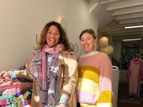 Kleding kopen van je favo influencer: bij Mireille en Elise Bak kan het! 'Monica Geuze brengt haar kleding hier ook heen'