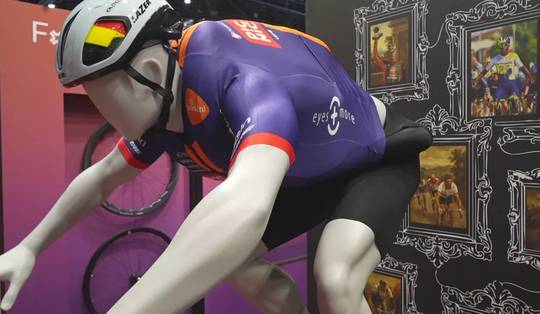 Er lijkt een airbag op komst voor wielrenners: ‘De kentering komt na een aantal zware ongevallen’