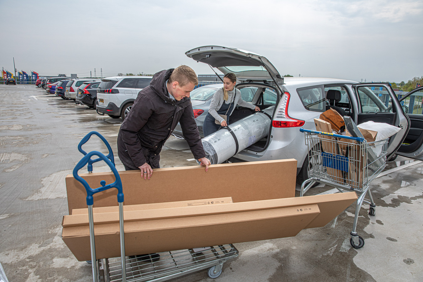 strottenhoofd Toegangsprijs Toestand Winkelwoede blijft uit bij heropening Ikea in Zwolle: 'Het is nu even geen  dagje uit voor het hele gezin' | Foto | destentor.nl