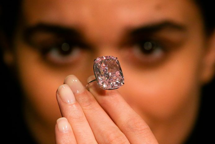 ontwerper Document Outlook Exclusief: De grootste roze diamant ter wereld | Buitenland | AD.nl