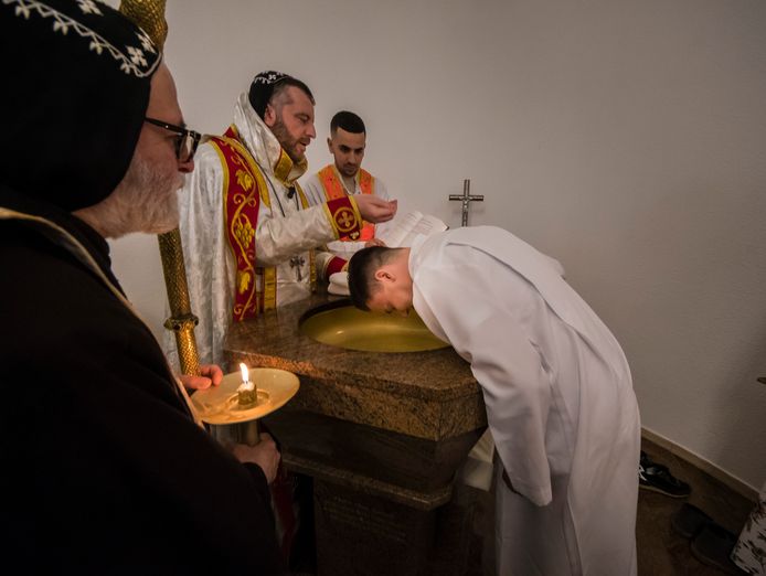 Bij de doop vermengt zich Nederlands met Aramees | Onze wortels ...