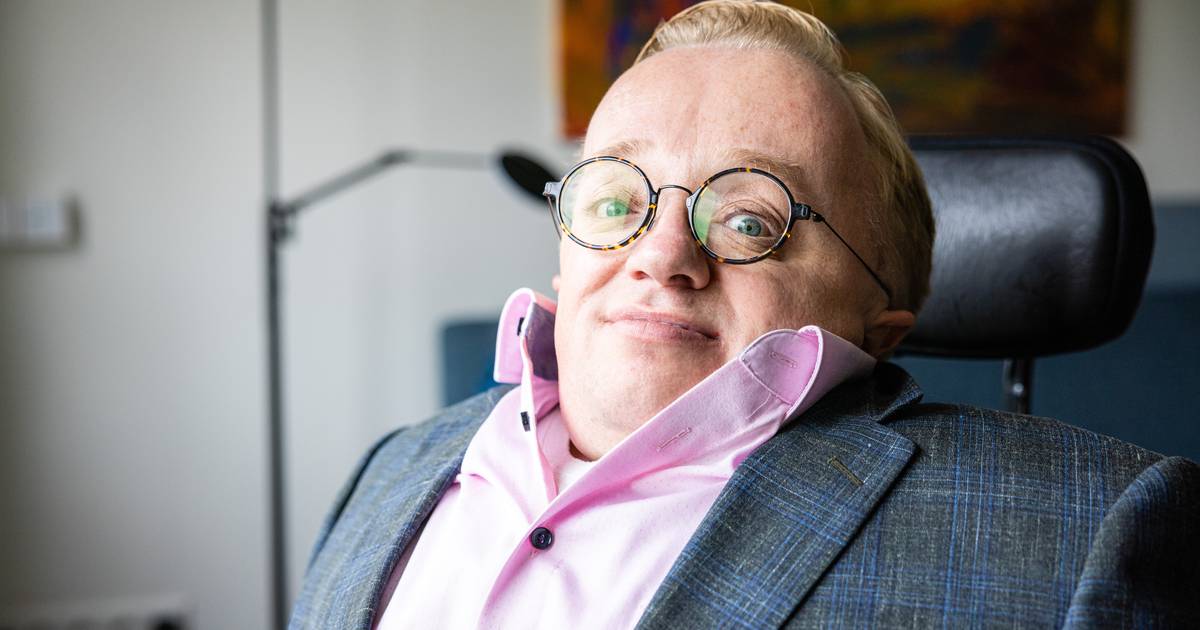 Overijsselse CDA-lijsttrekker Rick Brink breekt knie na ongeluk op A28.