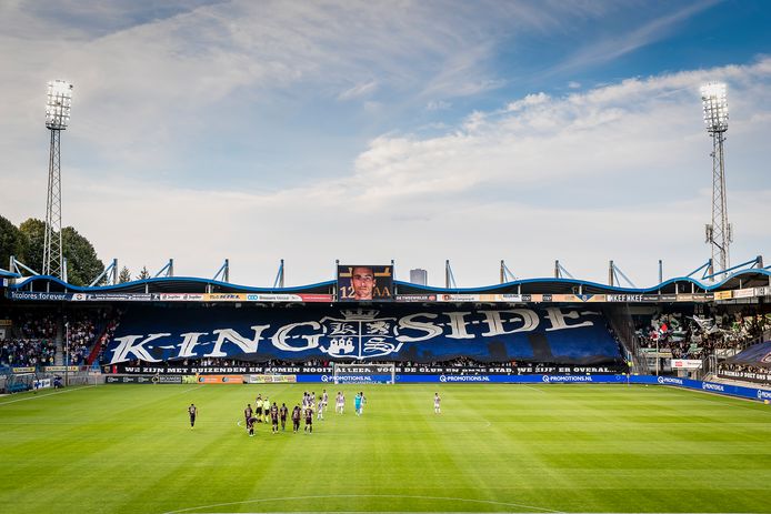 Het Koning Willem II Stadion werd officieel geopend in 1995.