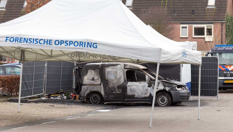 Het lichaam van Nabil Amzieb wordt gevonden in Amsterdam Zuidoost in deze uitgebrande auto. Zonder hoofd. Beeld anp