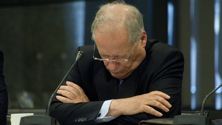 Een geemotioneerde Wim Deetman tijdens de rondetafelgesprekken met de vaste Kamercommissies voor Veiligheid en Justitie en voor Volksgezondheid, Welzijn en Sport. De commissie-Deetman heeft een onderzoek gedaan naar seksueel misbruik van minderjarigen in de Rooms-Katholieke Kerk. Beeld ANP