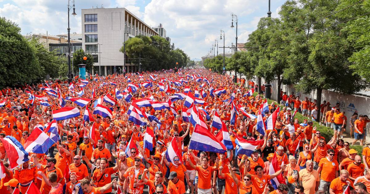 LIVE | Oranjegekte in Boedapest, aftellen tot de aftrap ...