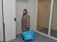 Een bewoner van Musette wacht op de lift, eerder dit jaar.