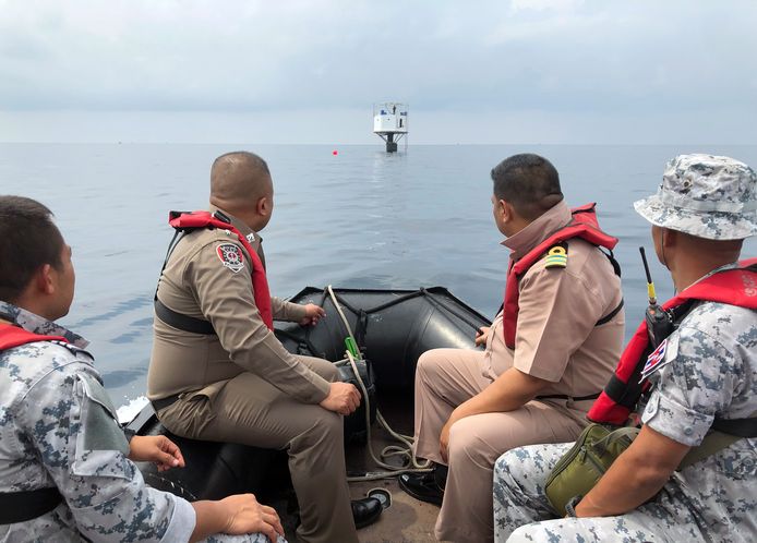 Leden van de Thaise marine tijdens een inspectie van de ‘Seastead’ afgelopen zaterdag.