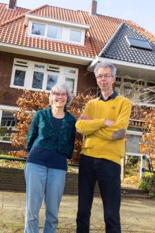 Ed en Lidwien willen zonnepanelen; dat is bijna onmogelijk met hun monumentale huis: ‘Klimaat zou voorop moeten staan’