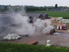Landbouwvoertuig vat vlam bij boerenbedrijf in Megen
