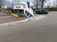 Op de kruising tussen de Winterswijkseweg en de Vredenseweg in het buitengebied van Eibergen zijn twee auto's zondagmiddag met elkaar in botsing geraakt.
