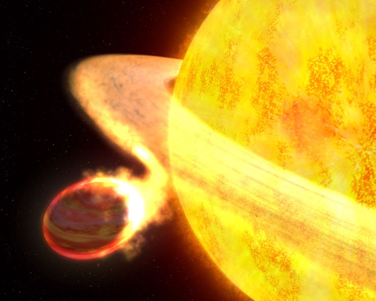 WASP-12b, een gasmonster tweemaal zo groot als Jupiter. Die wordt door de gigantische zwaartekracht van haar ster uitgerekt tot een soort planetair mega-ei. Beeld RV NASA/ESA/G. Bacon