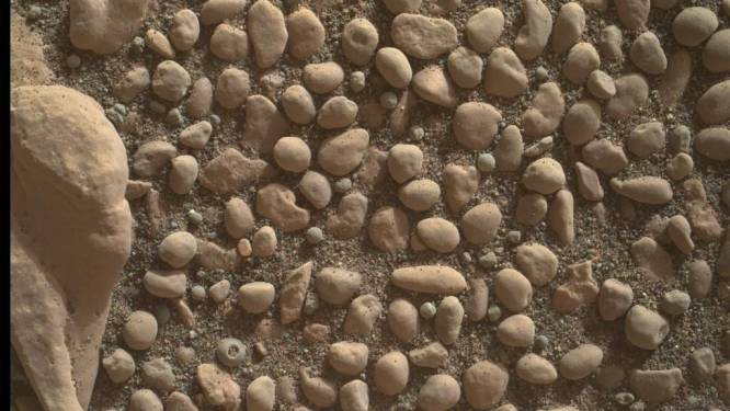 Marsrover Curiosity spot kiezels zoals die op aarde