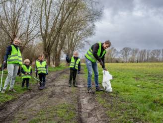 Ruim honderd vrijwilligers trotseren maartse buien voor elfde grote zwerfvuilopruimactie