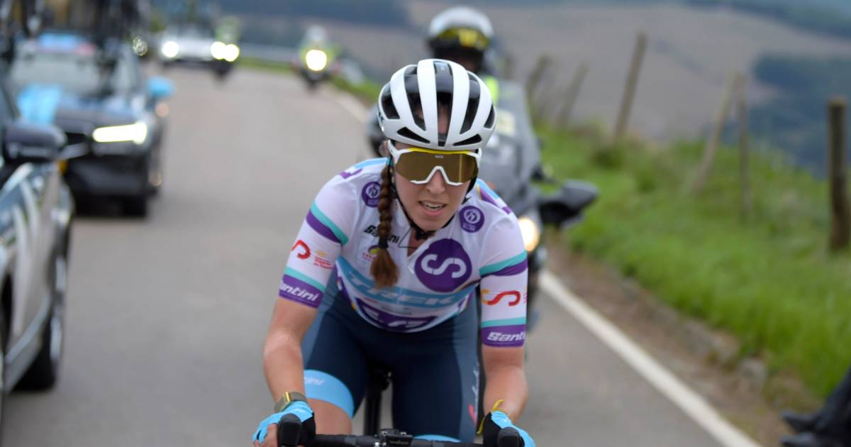 Van Anrooij zakt na val en fietswissel in klassement Vuelta Sport in