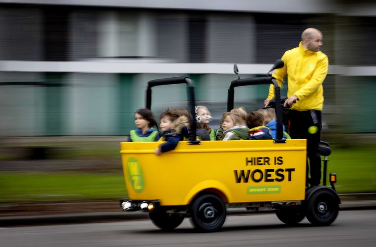 Opvang komt handen tekort; kinderen moeten vaker thuisblijven, zeker in Amsterdam