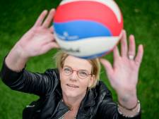 Oud-volleybalster Diane Rademaker uit Hengelo van gouden Arke Pollux komt privé van ver: ‘Ik wilde haast de beste weduwe zijn’