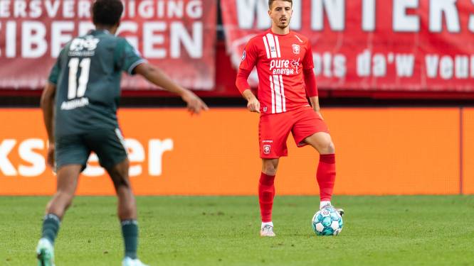 FC Twente-trainer Ron Jans houdt kaarten nog even tegen de borst: ‘Soms is een leerschool hard’