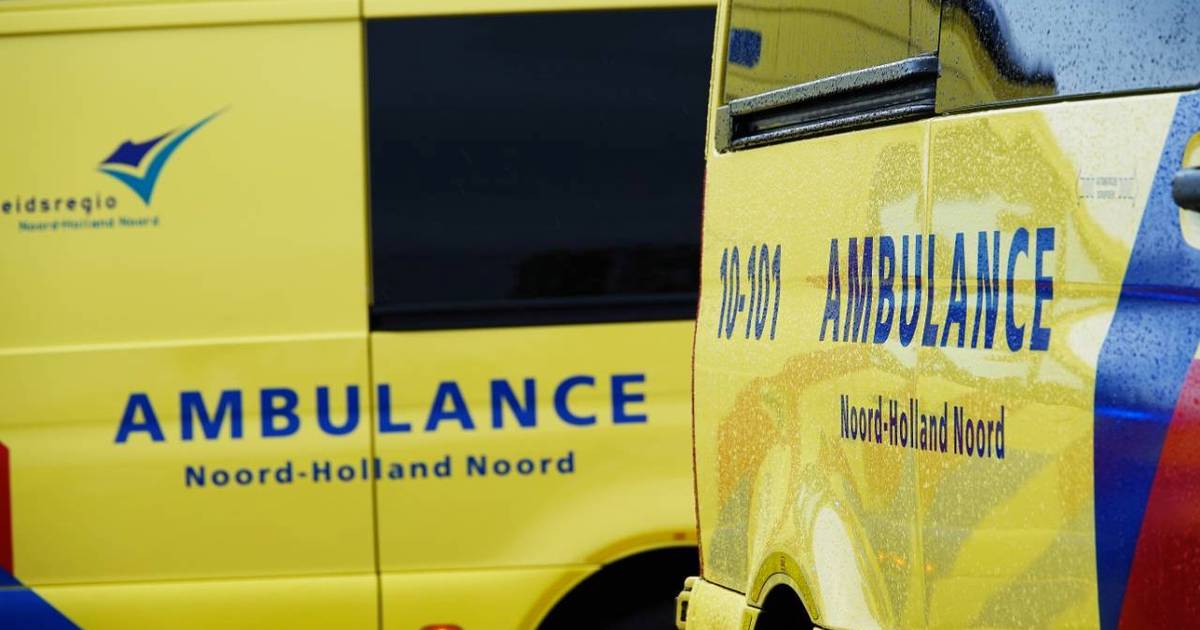 Hulpdiensten uitgerukt voor voertuig te water op Hollandiastraat in Scharsterbrug