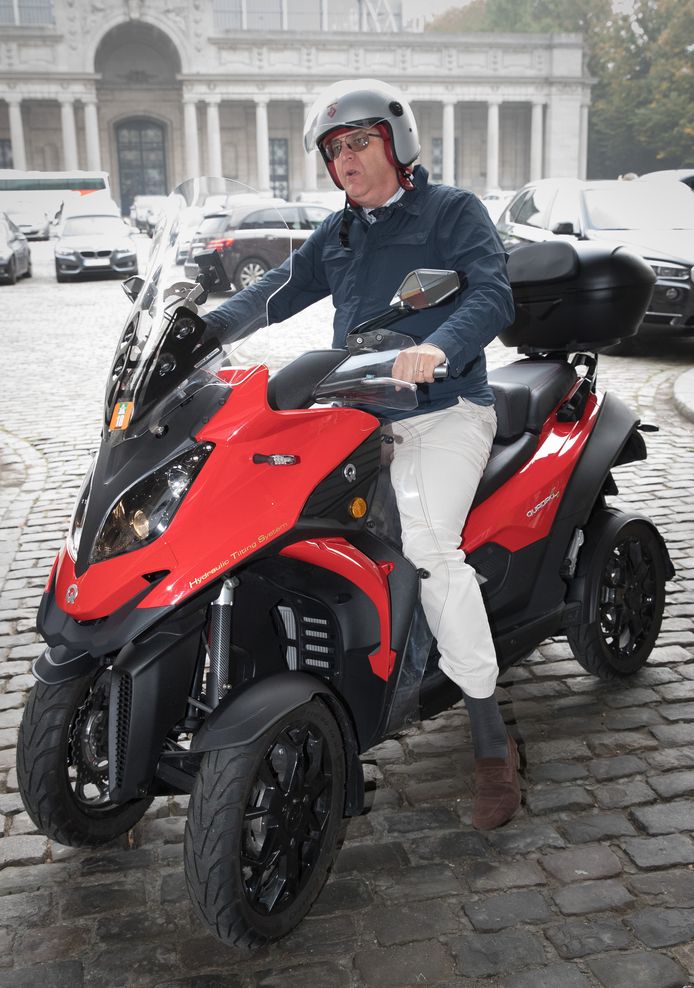 Hiermee kunnen automobilisten op vier wielen tussen de files door prins Laurent is al fan | Mobiliteit | hln.be